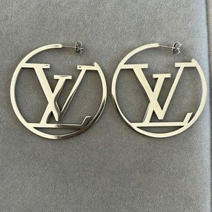 Beautiful high quality LV silver Hoops